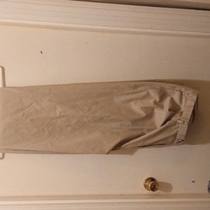 Round Tree and Yorke tan dress khaki pleated in great shape